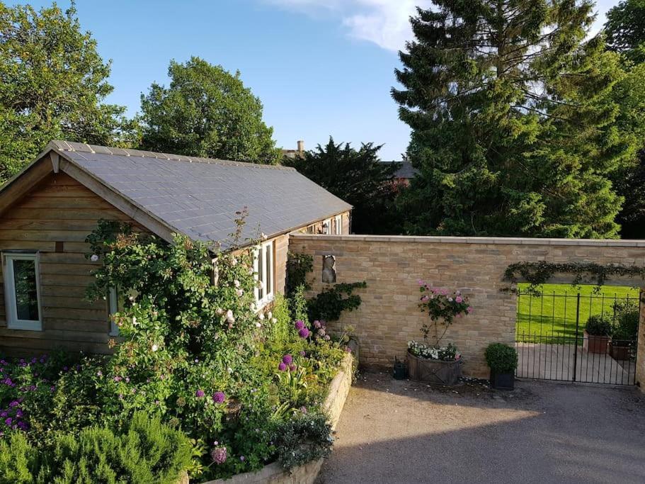 Charming Cottage Surrounded By Idyllic Garden In Peaceful Location In Central Charlbury Dış mekan fotoğraf